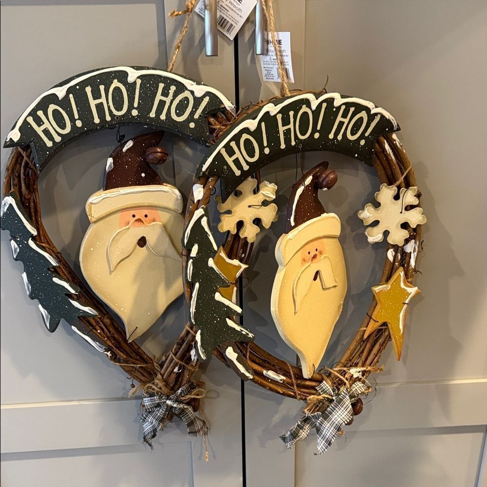 Festive Santa Holiday Wreath with Stars and Snowflakes 2